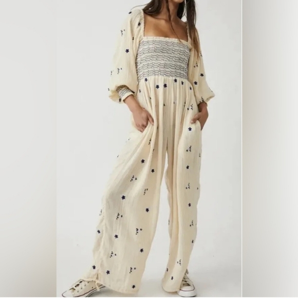 Sold on IG: shopcovetedcloth - Picture 1 of 9